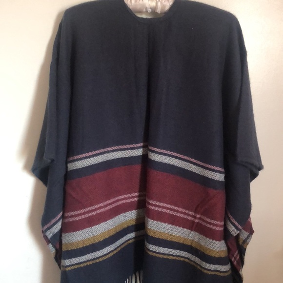 Hollister Western Style Cape - Picture 6 of 7